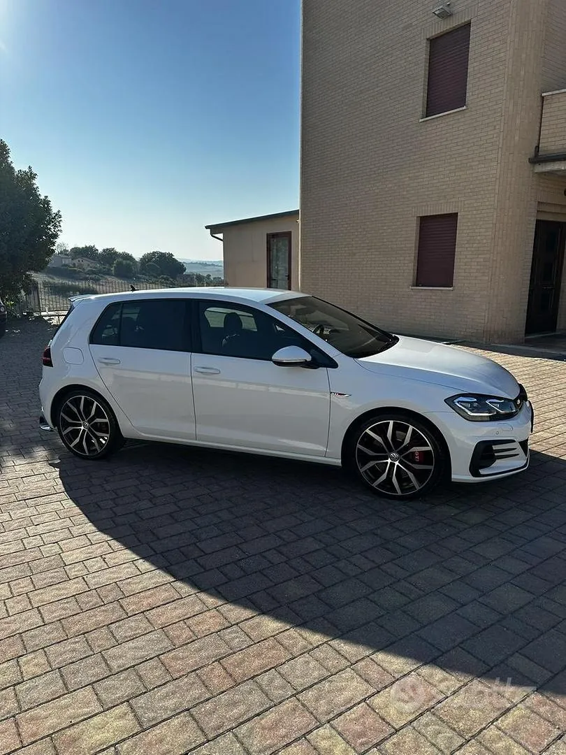 Volkswagen Golf 2019 photo 2