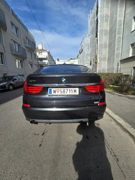 BMW 5 Series 2010 photo 2