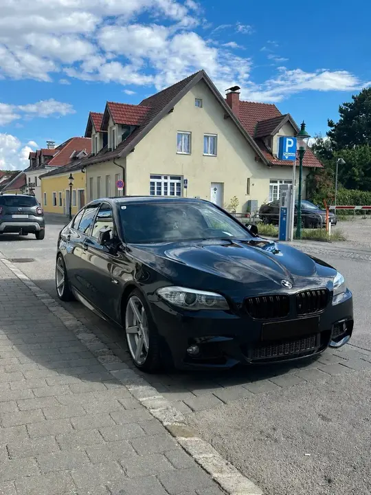 BMW 5 Series 2011 photo 2