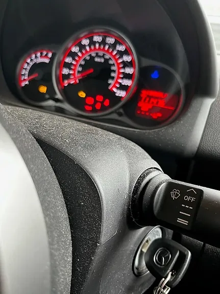 Mazda 2 2010 photo 5
