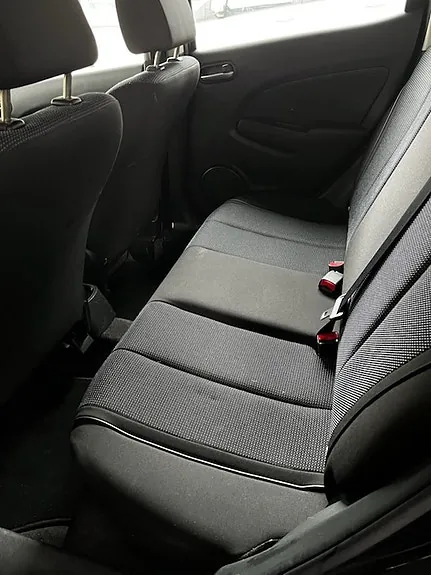 Mazda 2 2010 photo 3