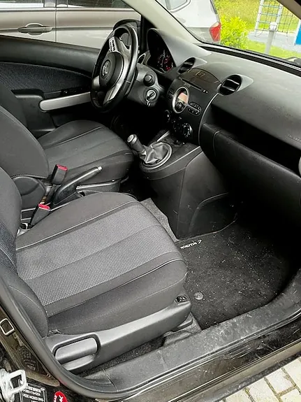 Mazda 2 2010 photo 4