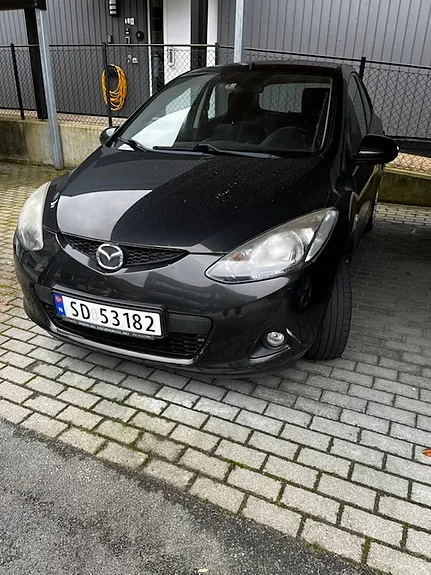 Mazda 2 2010 photo 2