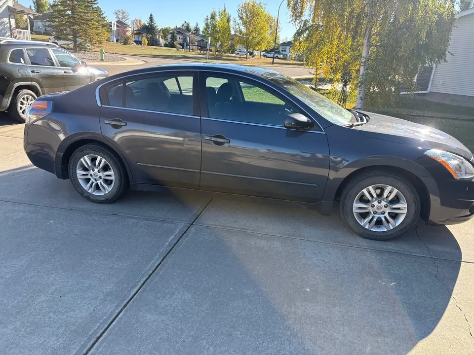 Nissan Altima 2012 photo 2