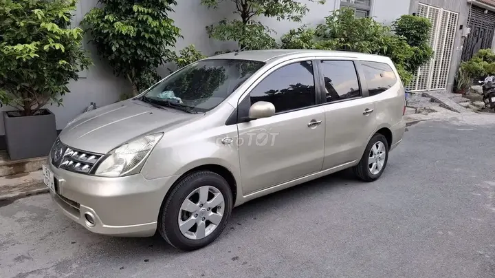 Nissan Grand Livina