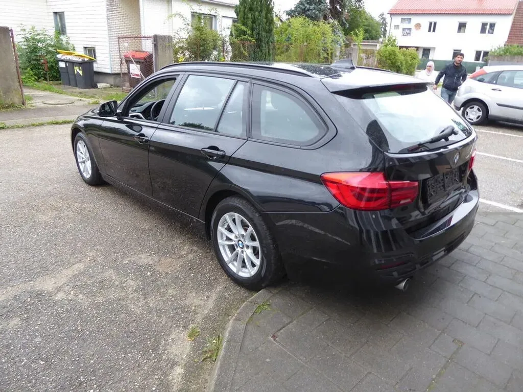 BMW 3 Series 2019 photo 3