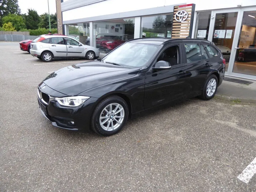 BMW 3 Series 2019 photo 2