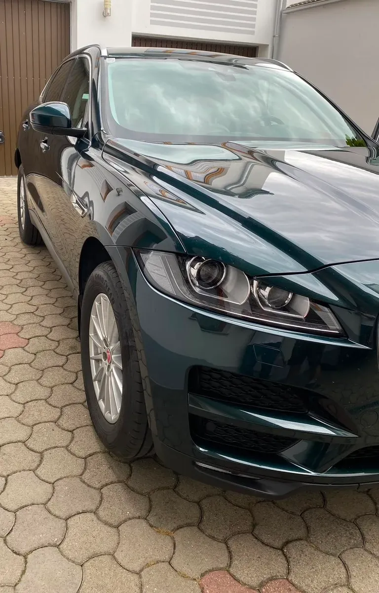 Jaguar F-Pace 2017 photo 2