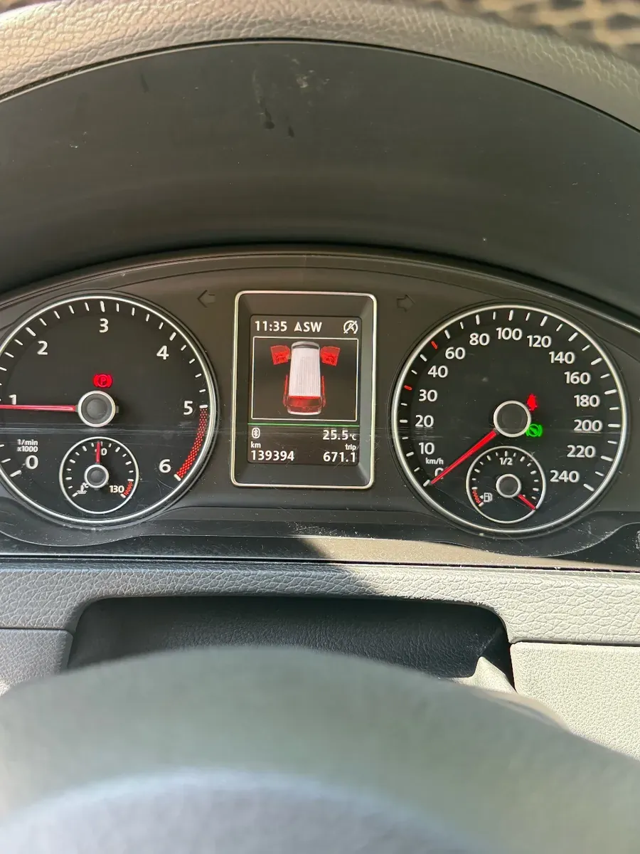 Volkswagen Multivan 2015 photo 2