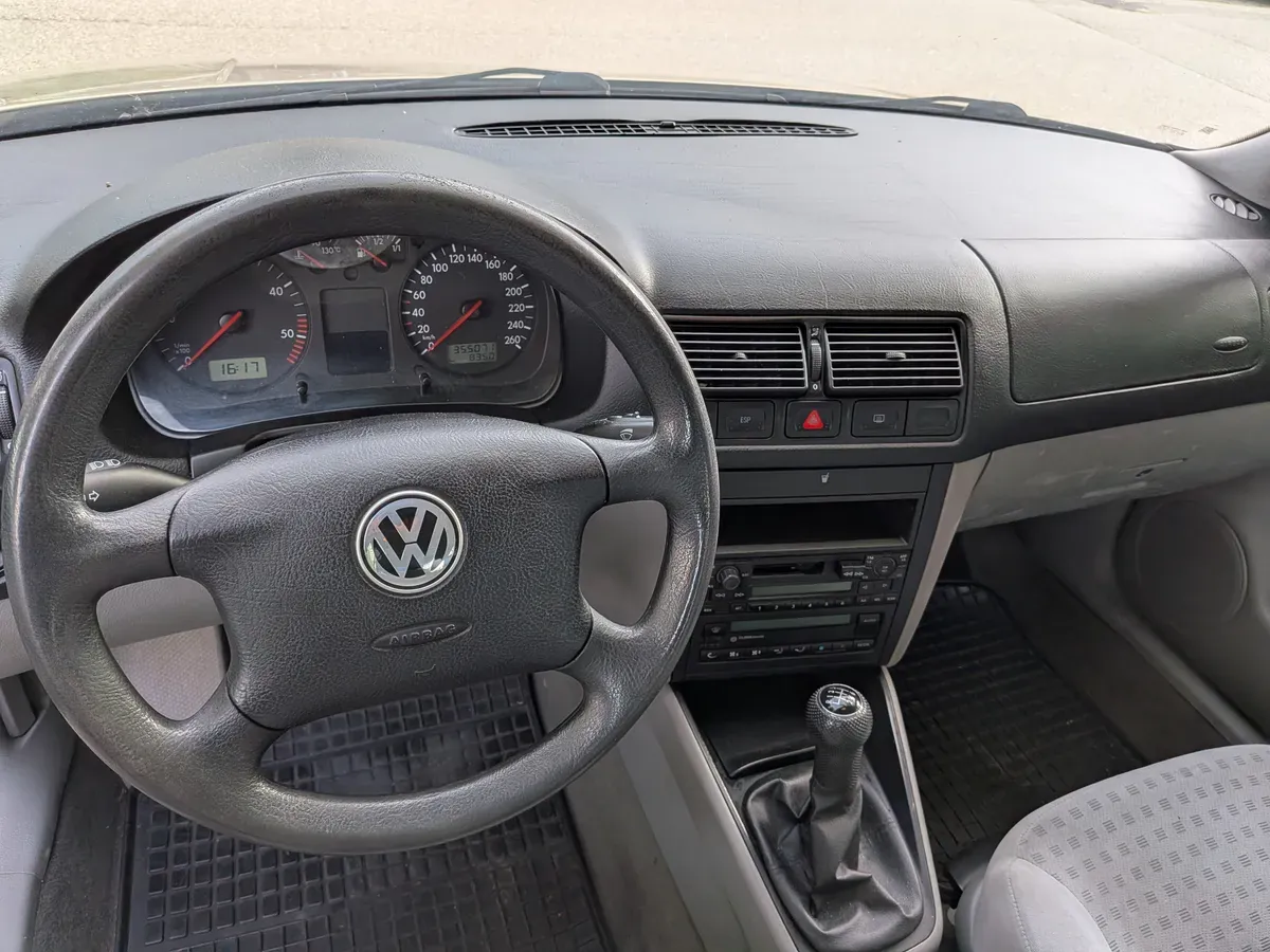 Volkswagen Golf 2002 photo 2