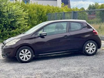 Peugeot 208 2012 photo 3