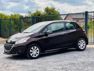 Peugeot 208 2012 photo 2