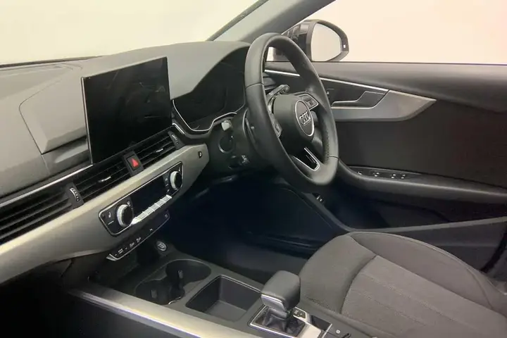 Audi A4 Avant 2023 photo 2