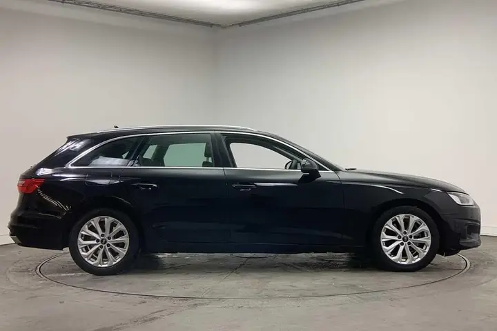 Audi A4 Avant 2023 photo 4