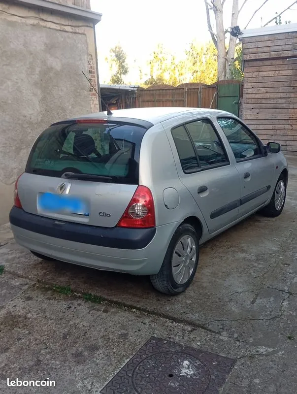 Renault Clio 2001 photo 2