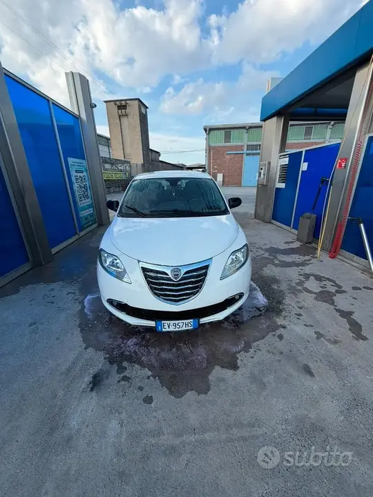 Lancia Ypsilon