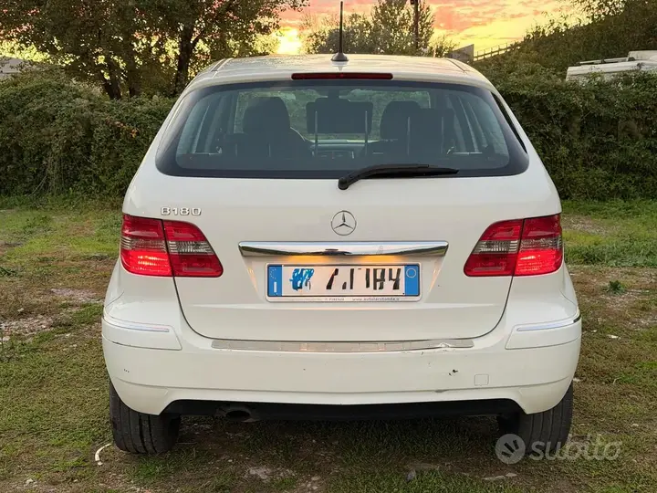 Mercedes-Benz B 180 2011 photo 5