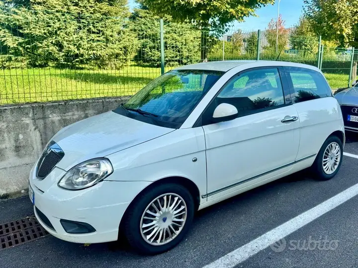 Lancia Ypsilon 2010 photo 2