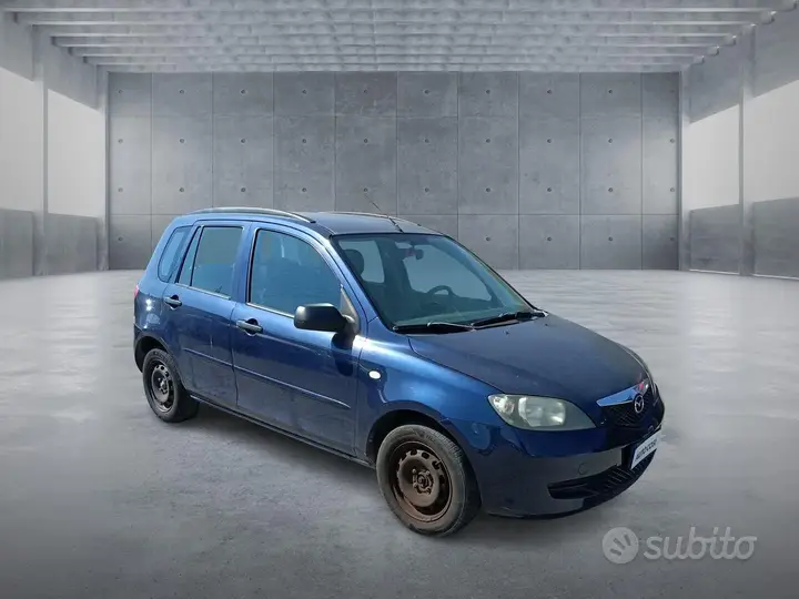 Mazda 2 2004 photo 2