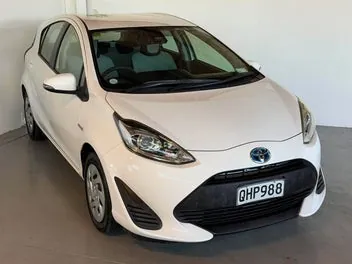 Toyota Aqua 2017 photo 2