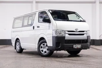 Toyota Hiace 2015 photo 2