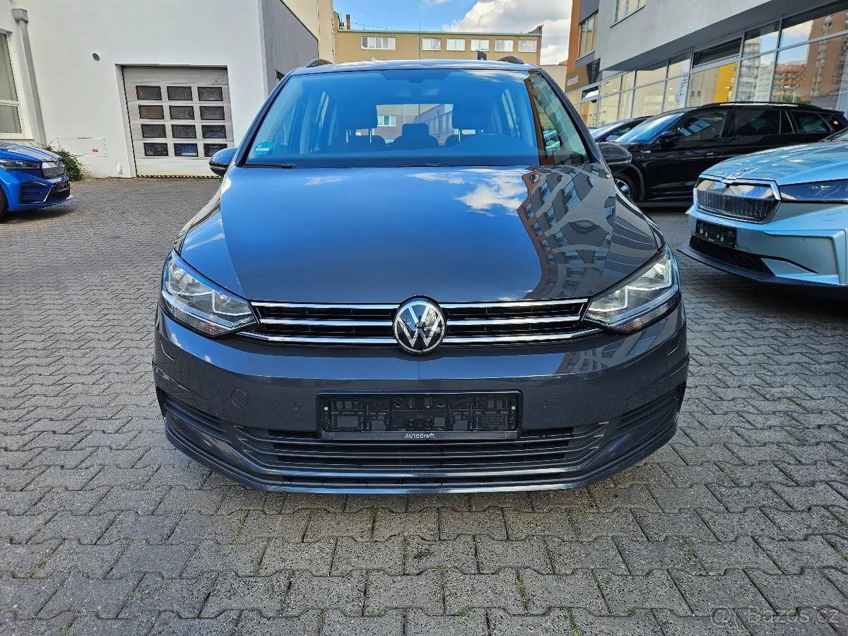 Volkswagen Touran 2022 photo 2