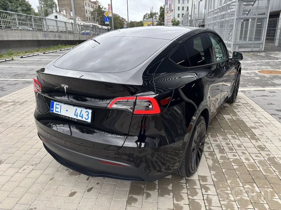 Tesla Model Y 2025 photo 4