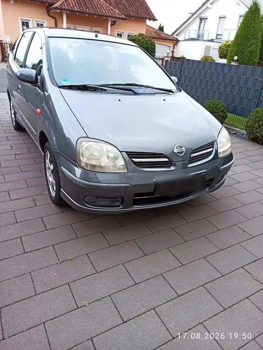 Nissan Almera Tino