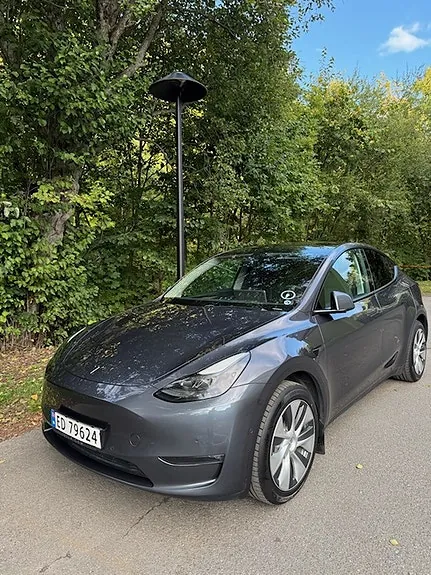 Tesla Model Y 2022 photo 2