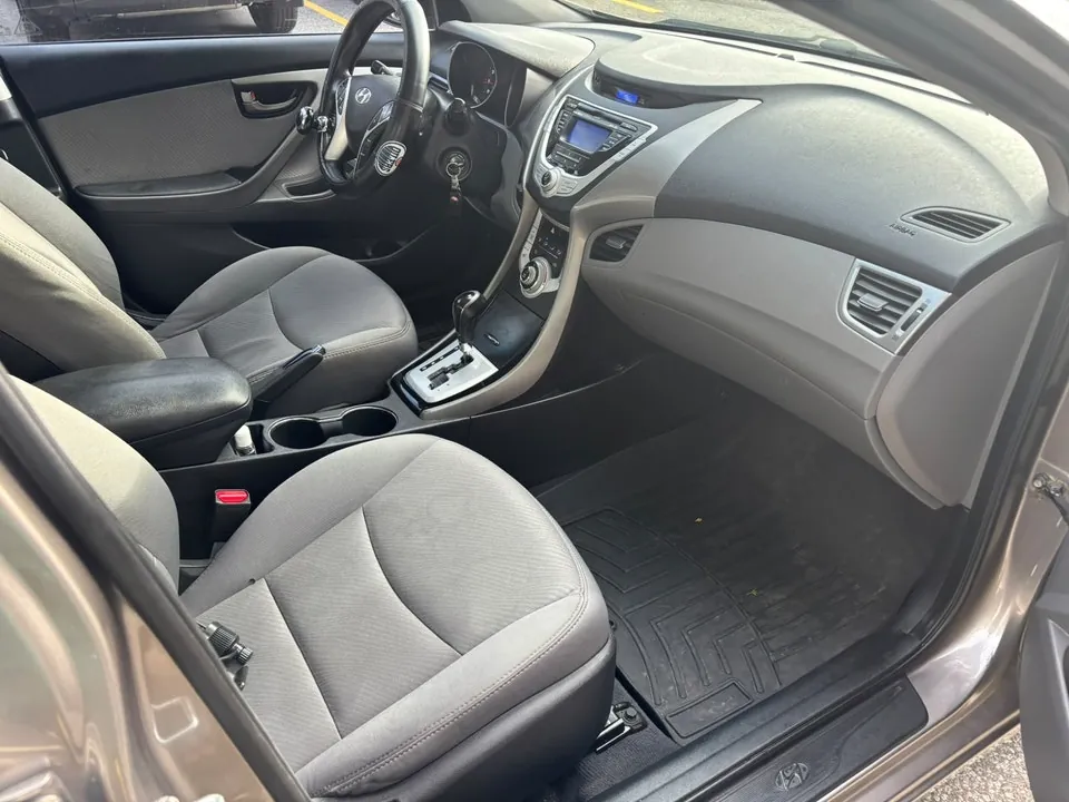 Hyundai Elantra 2011 photo 2
