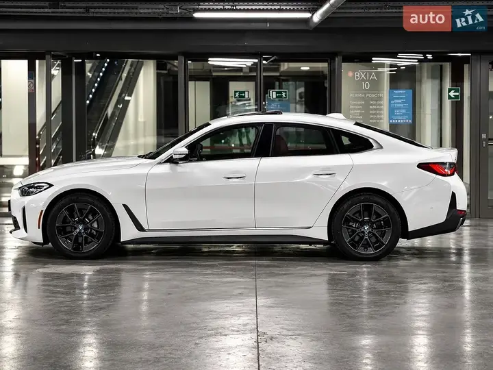 BMW I4 2023 photo 3