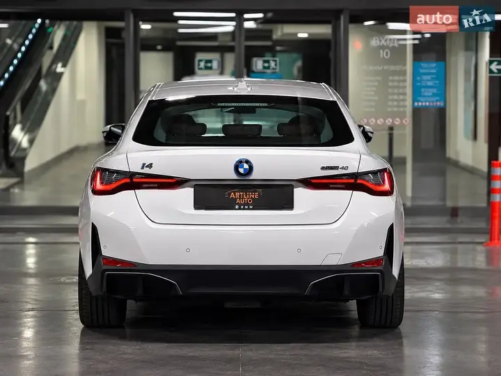 BMW I4 2023 photo 4