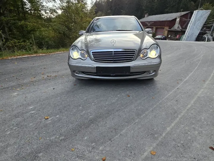 Mercedes-Benz C-Class 2003 photo 2