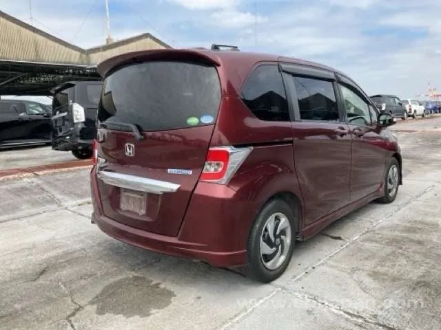 Honda Freed 2015 photo 4