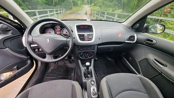 Peugeot 206 2010 photo 5