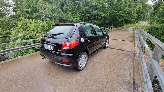 Peugeot 206 2010 photo 3