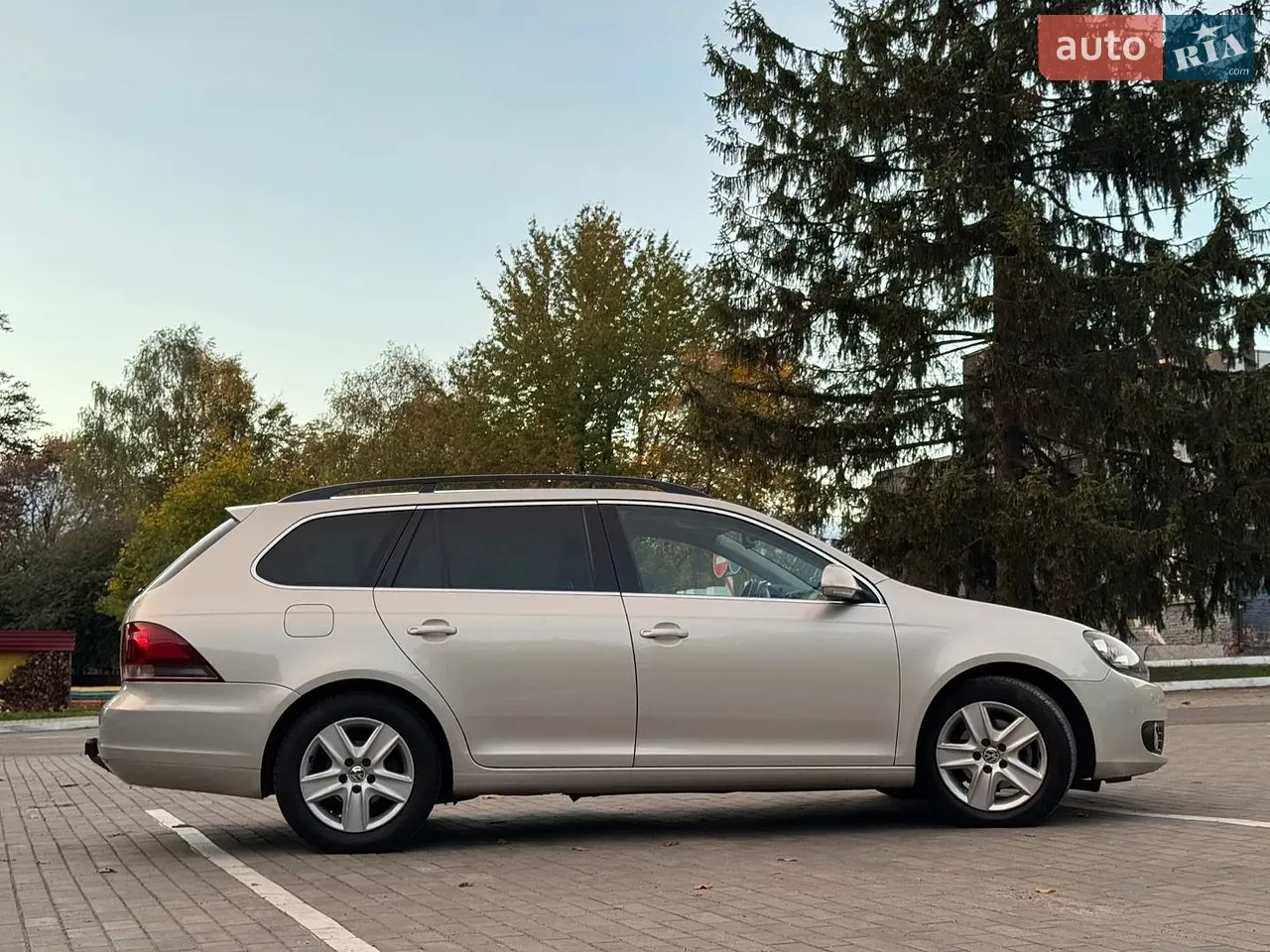Volkswagen Golf 2010 photo 5