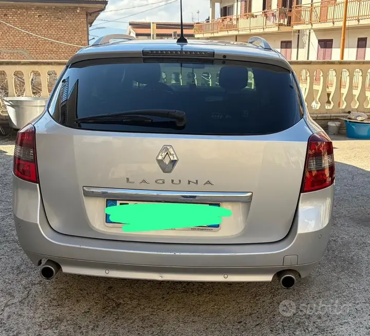 Renault Laguna 2011 photo 4