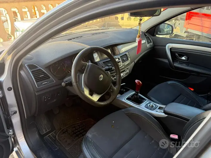 Renault Laguna 2011 photo 5