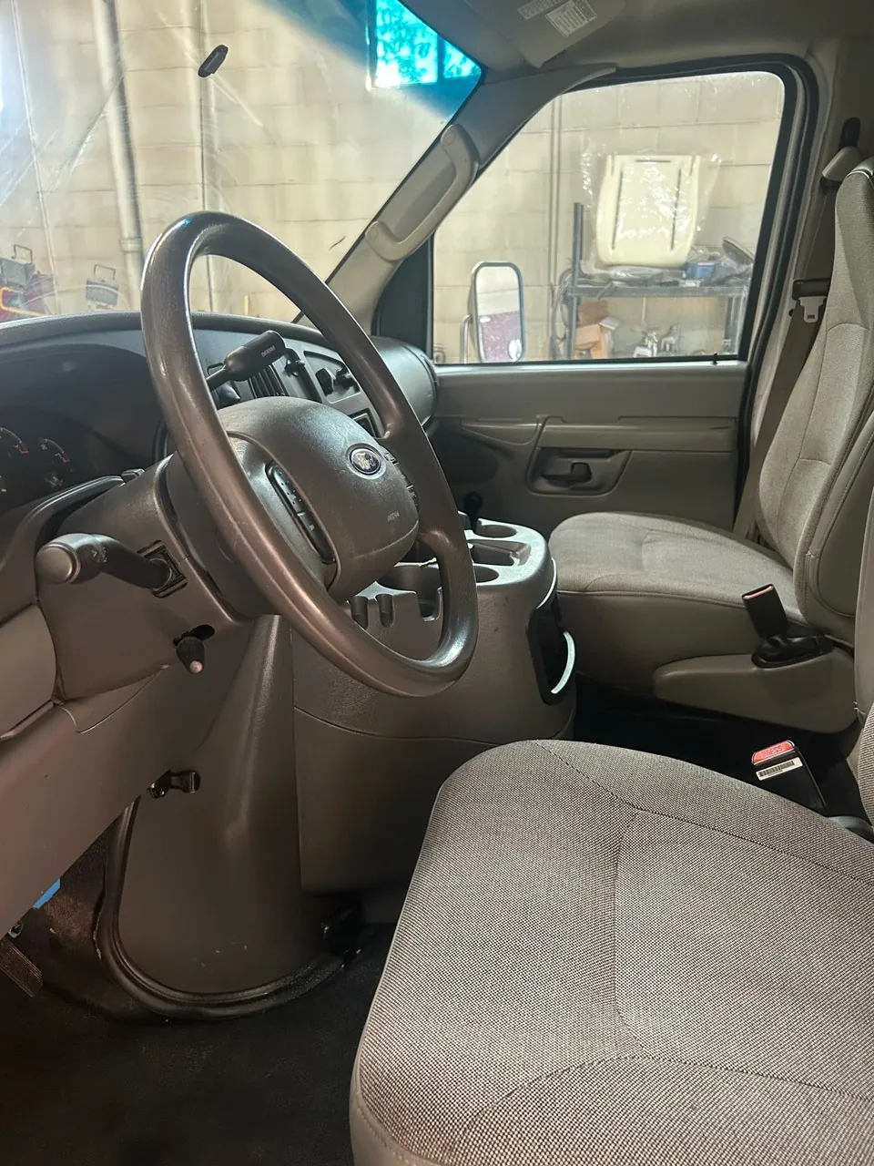Ford E350 2003 photo 4