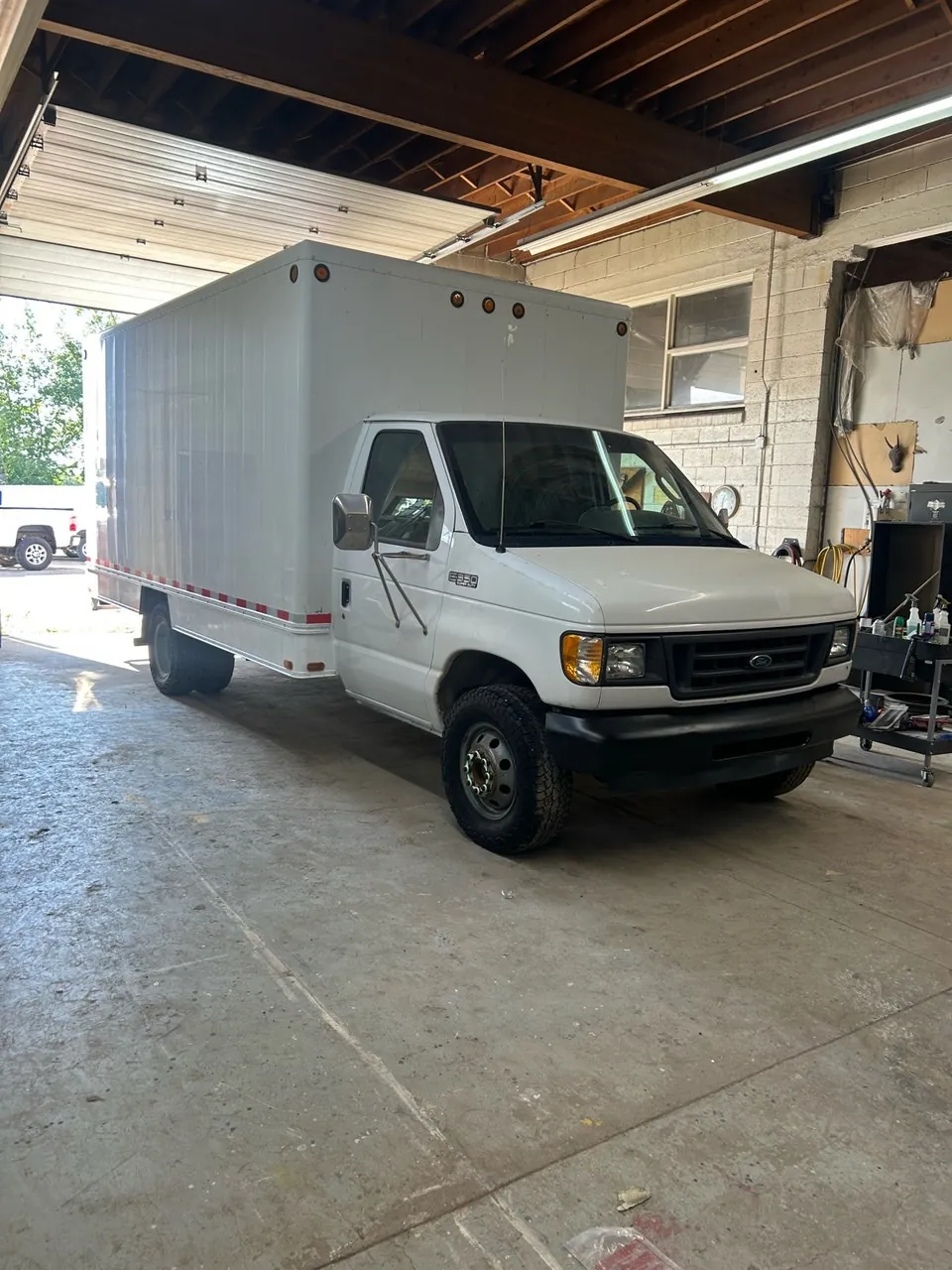 Ford E350 2003 photo 2