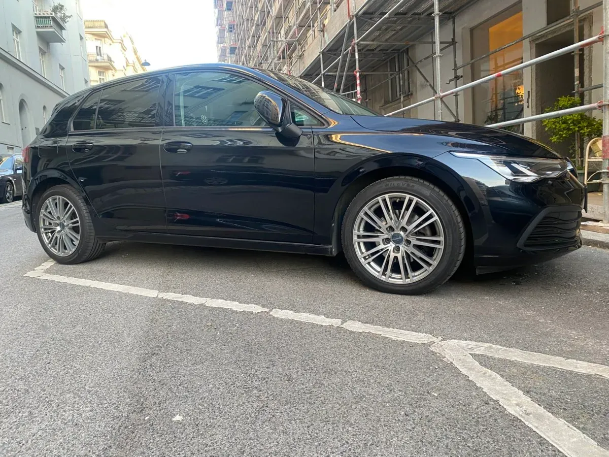 Volkswagen Golf 2022 photo 2