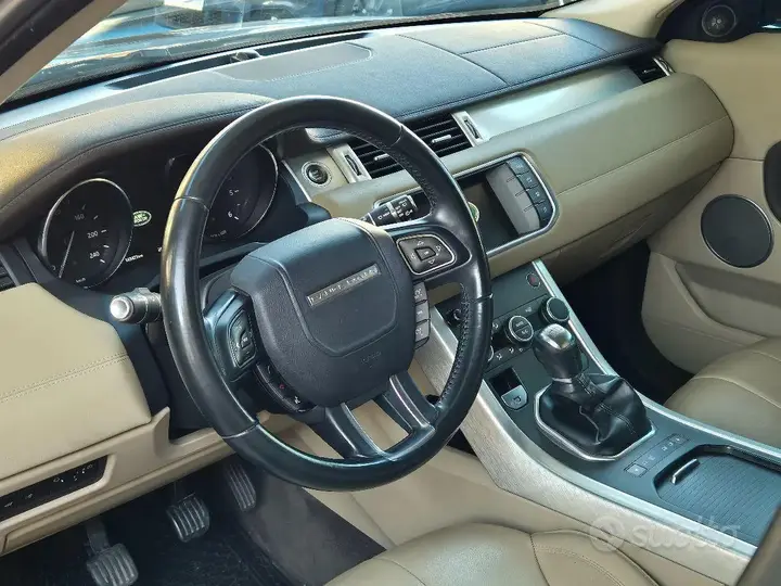 Land Rover Evoque 2016 photo 2