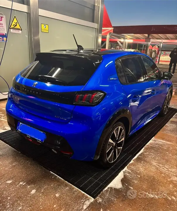 Peugeot 208 2021 photo 2