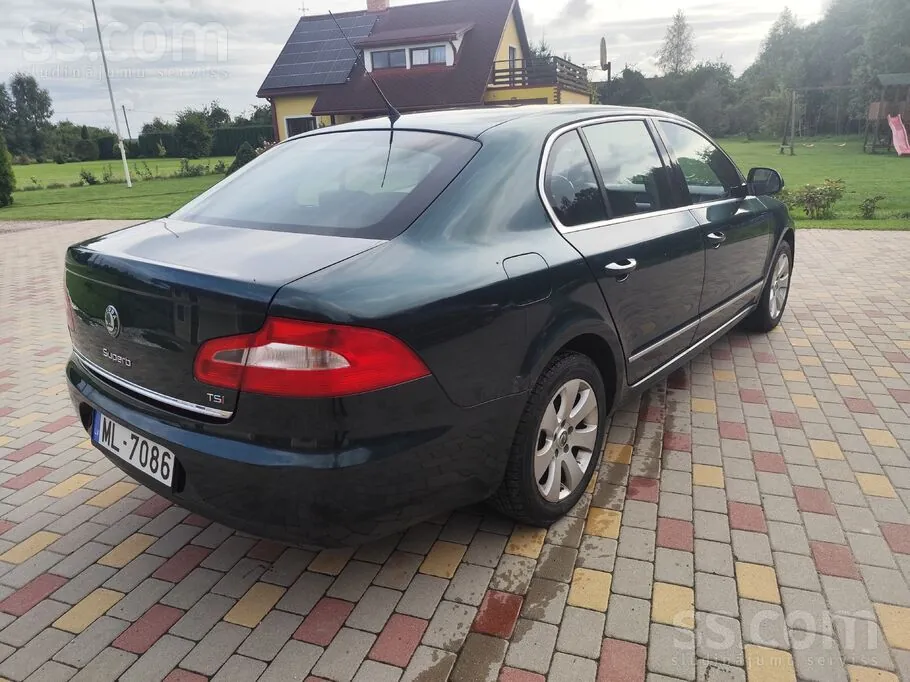 Skoda Superb 2009 photo 4