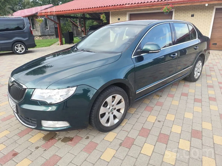 Skoda Superb 2009 photo 2