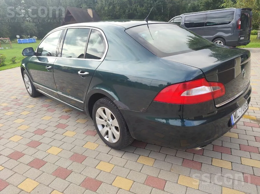 Skoda Superb 2009 photo 3