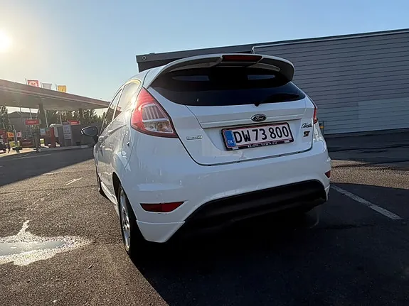 Ford Fiesta 2014 photo 2