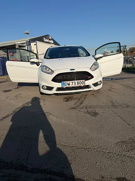 Ford Fiesta 2014 photo 4