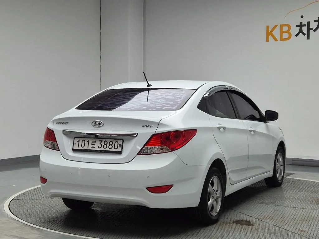 Hyundai Accent 2015 photo 3